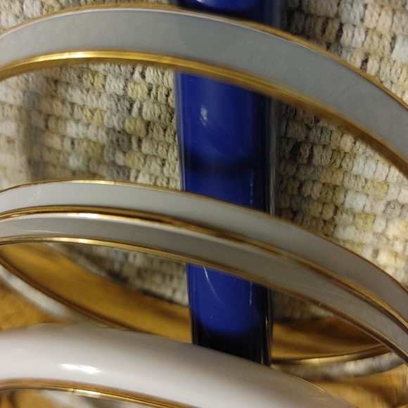 Vintage Set of Monet White & Gold Bangles - Picture 8 of 13